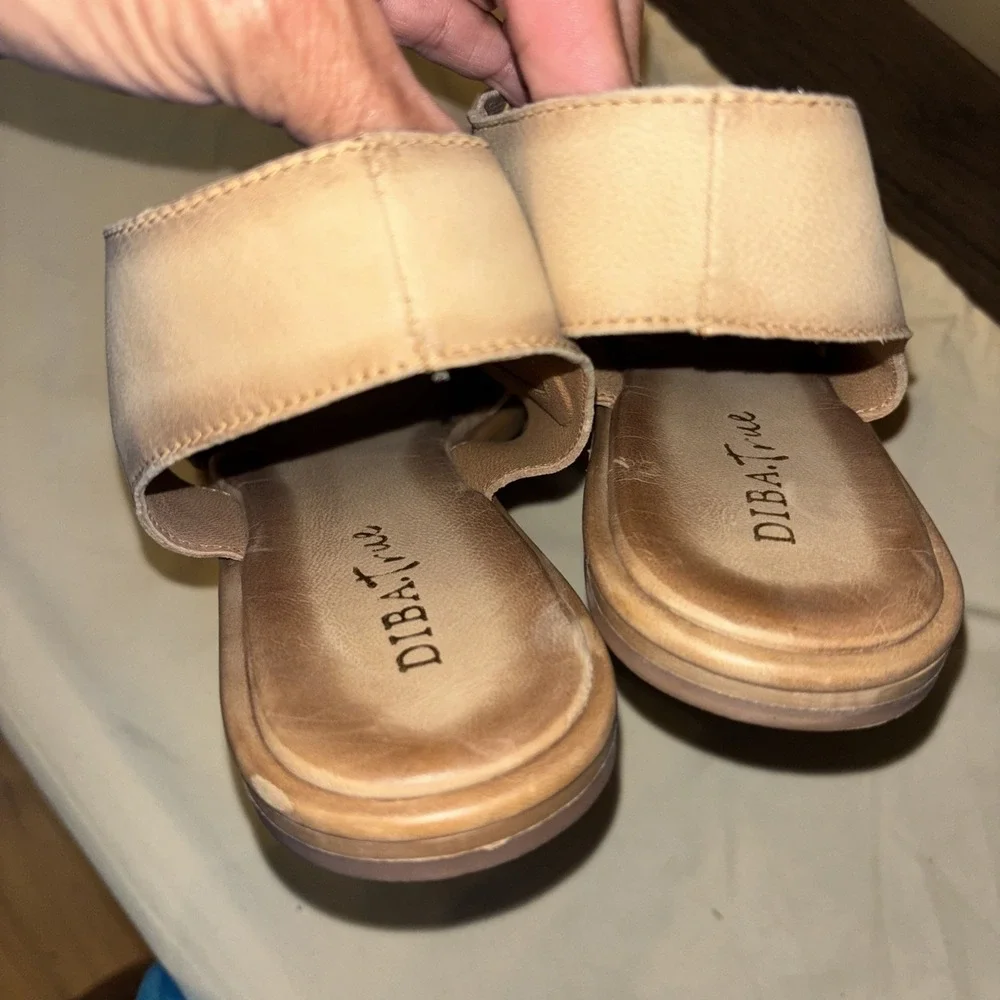 New Diba True 10 Venture Some Beige Sandals Ankle Strap Leather Cross Band Flats